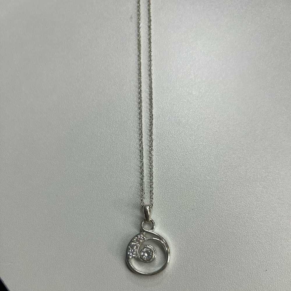 Elegant Silver Pendant Necklace - Picture 3 of 6